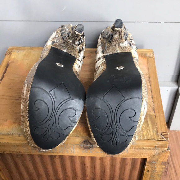 House of Derèon Platform Heels - Picture 2 of 4